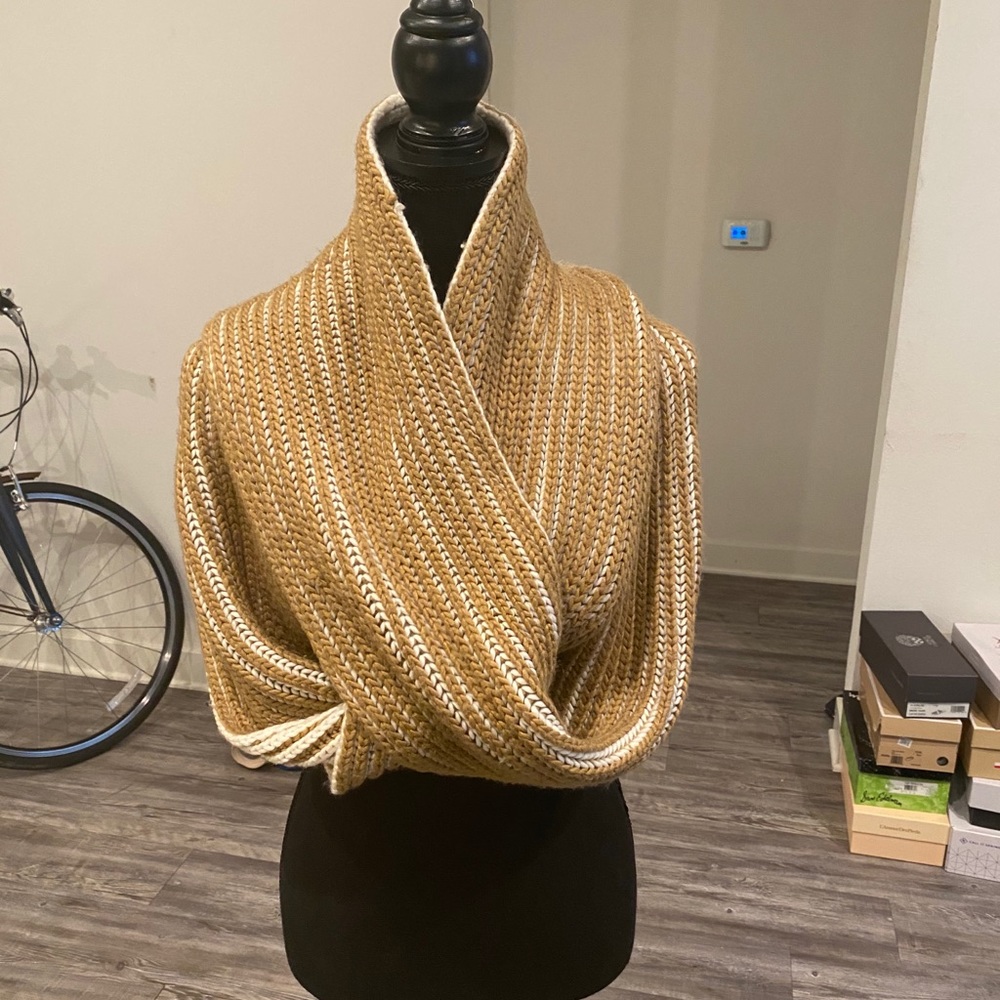 Michael Korea Scarf
